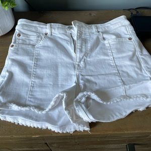 American Eagle white shorts